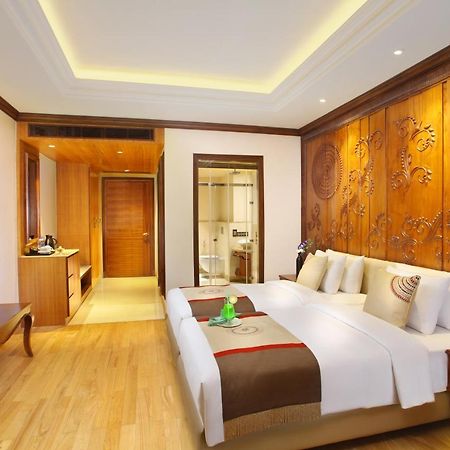 Seven Seas Hotel Delhi  Exteriör bild