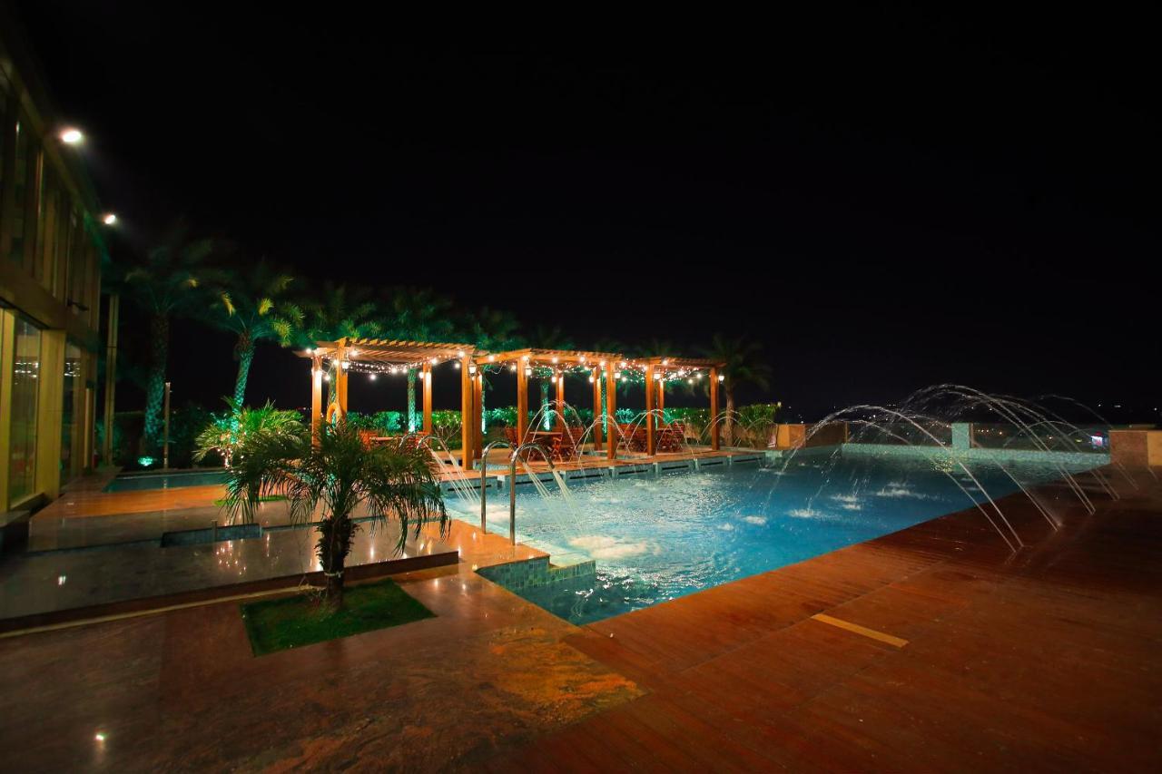 Seven Seas Hotel Delhi  Exteriör bild