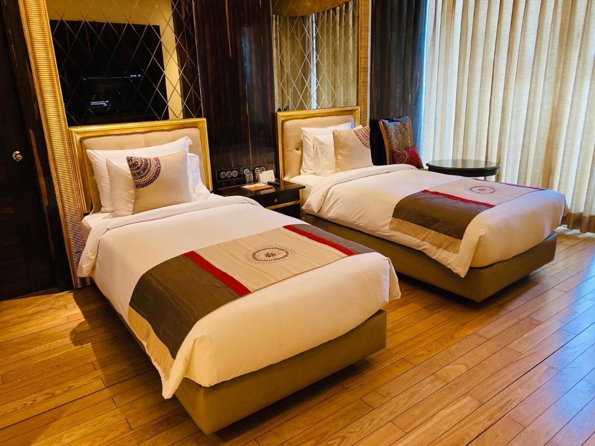 Seven Seas Hotel Delhi  Exteriör bild