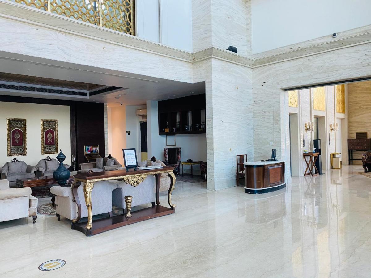 Seven Seas Hotel Delhi  Exteriör bild