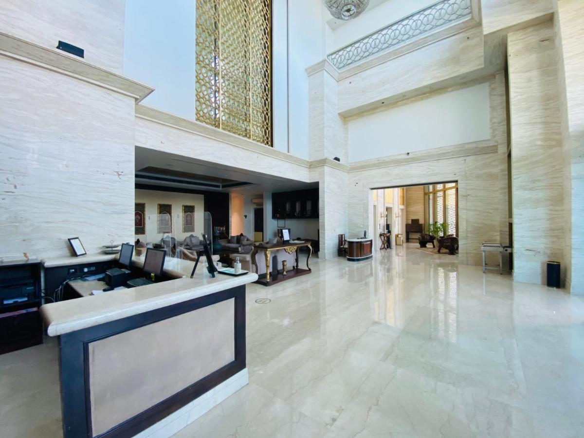 Seven Seas Hotel Delhi  Exteriör bild