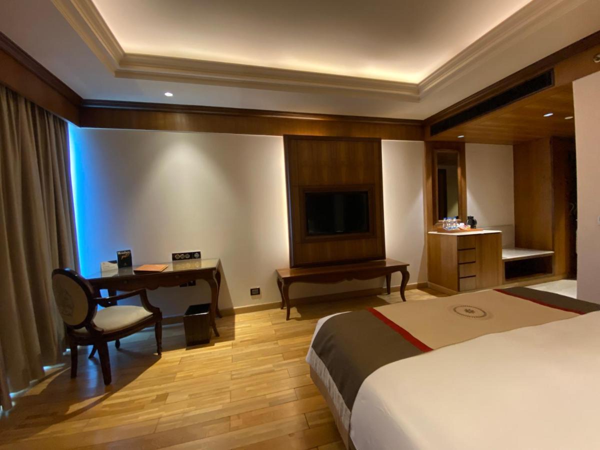 Seven Seas Hotel Delhi  Exteriör bild