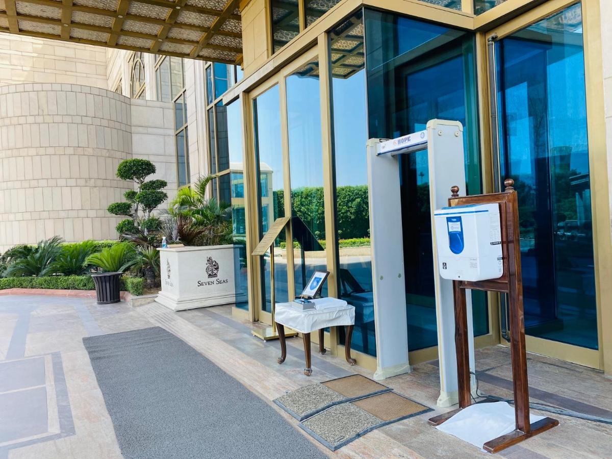Seven Seas Hotel Delhi  Exteriör bild