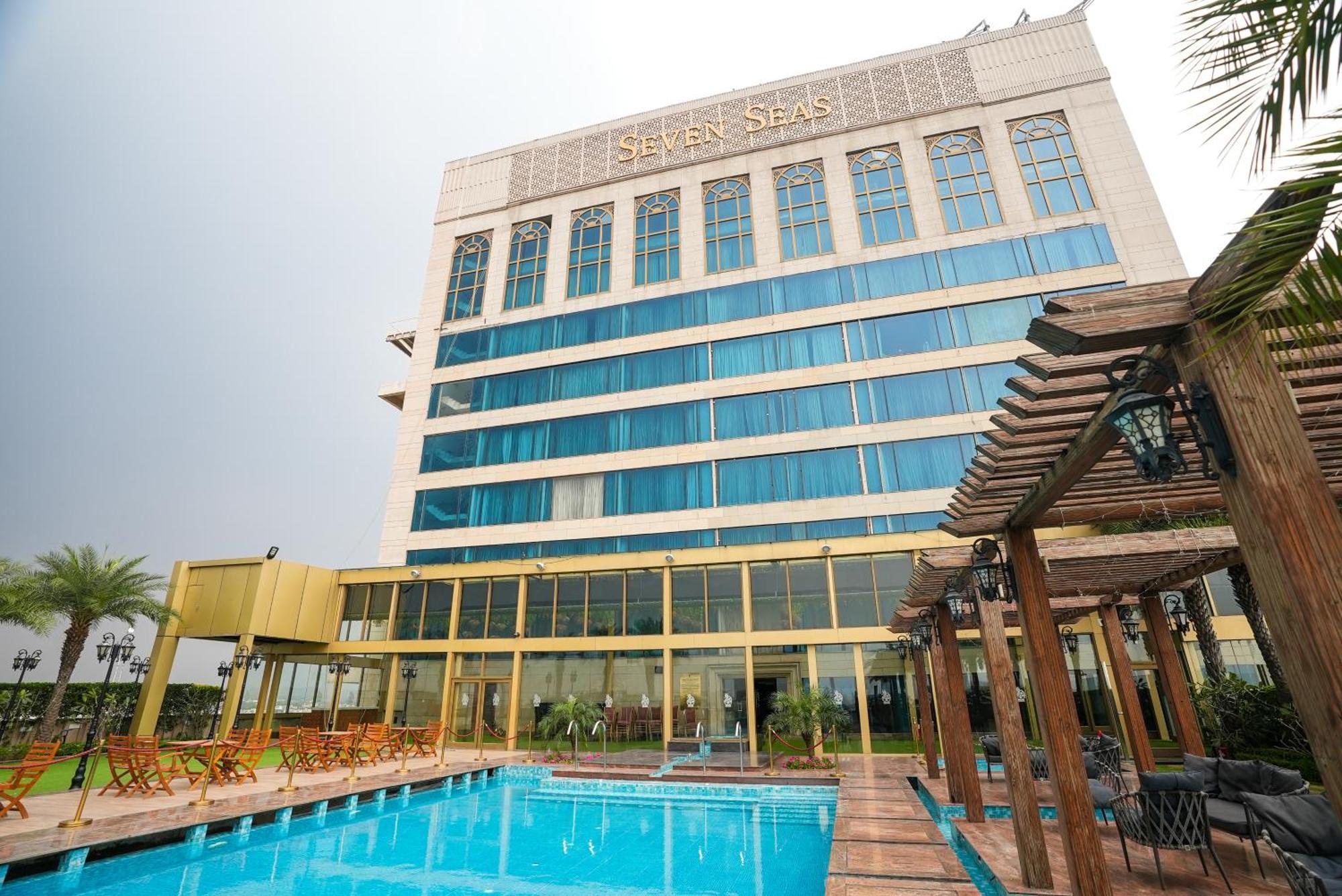 Seven Seas Hotel Delhi  Exteriör bild