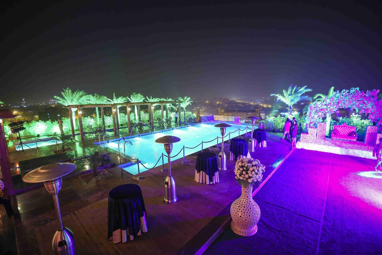 Seven Seas Hotel Delhi  Exteriör bild