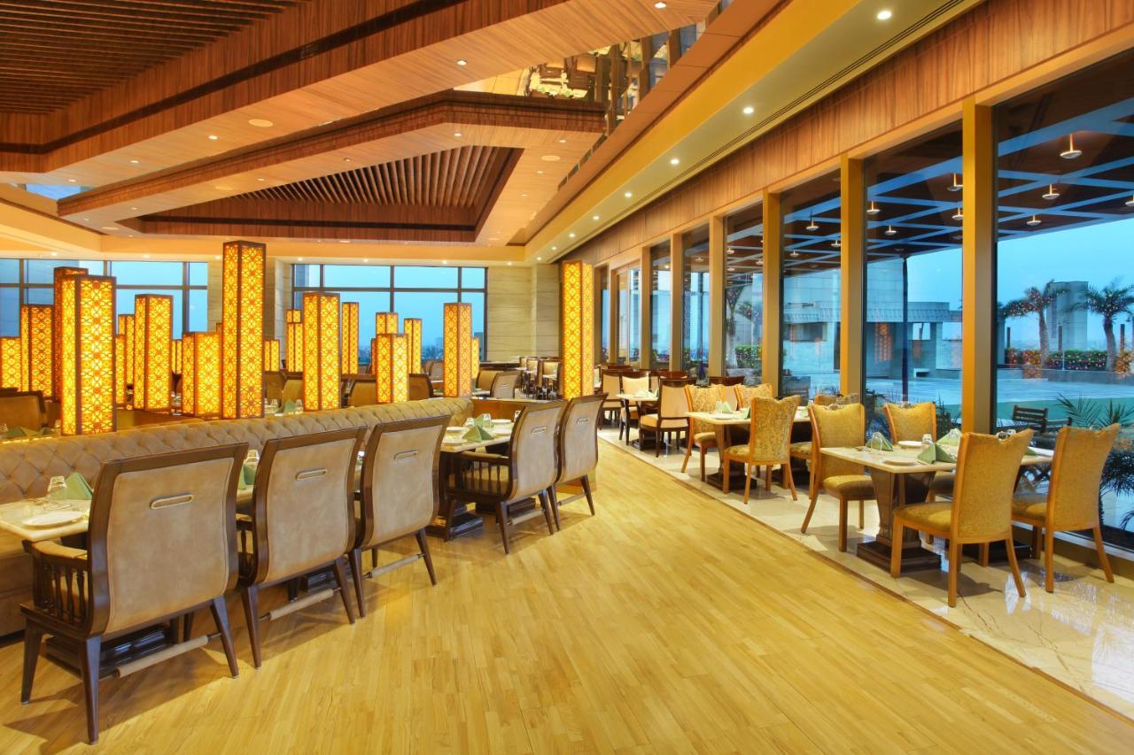 Seven Seas Hotel Delhi  Exteriör bild