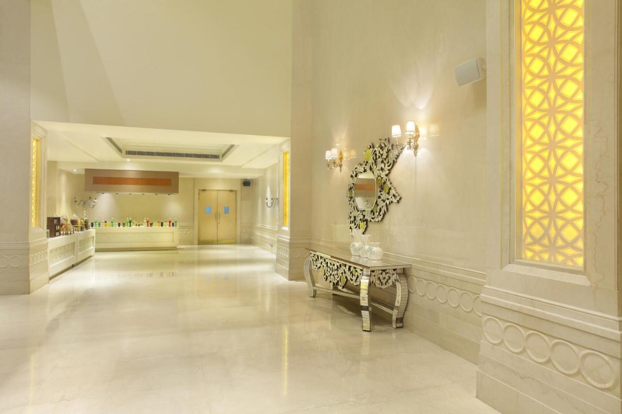 Seven Seas Hotel Delhi  Exteriör bild