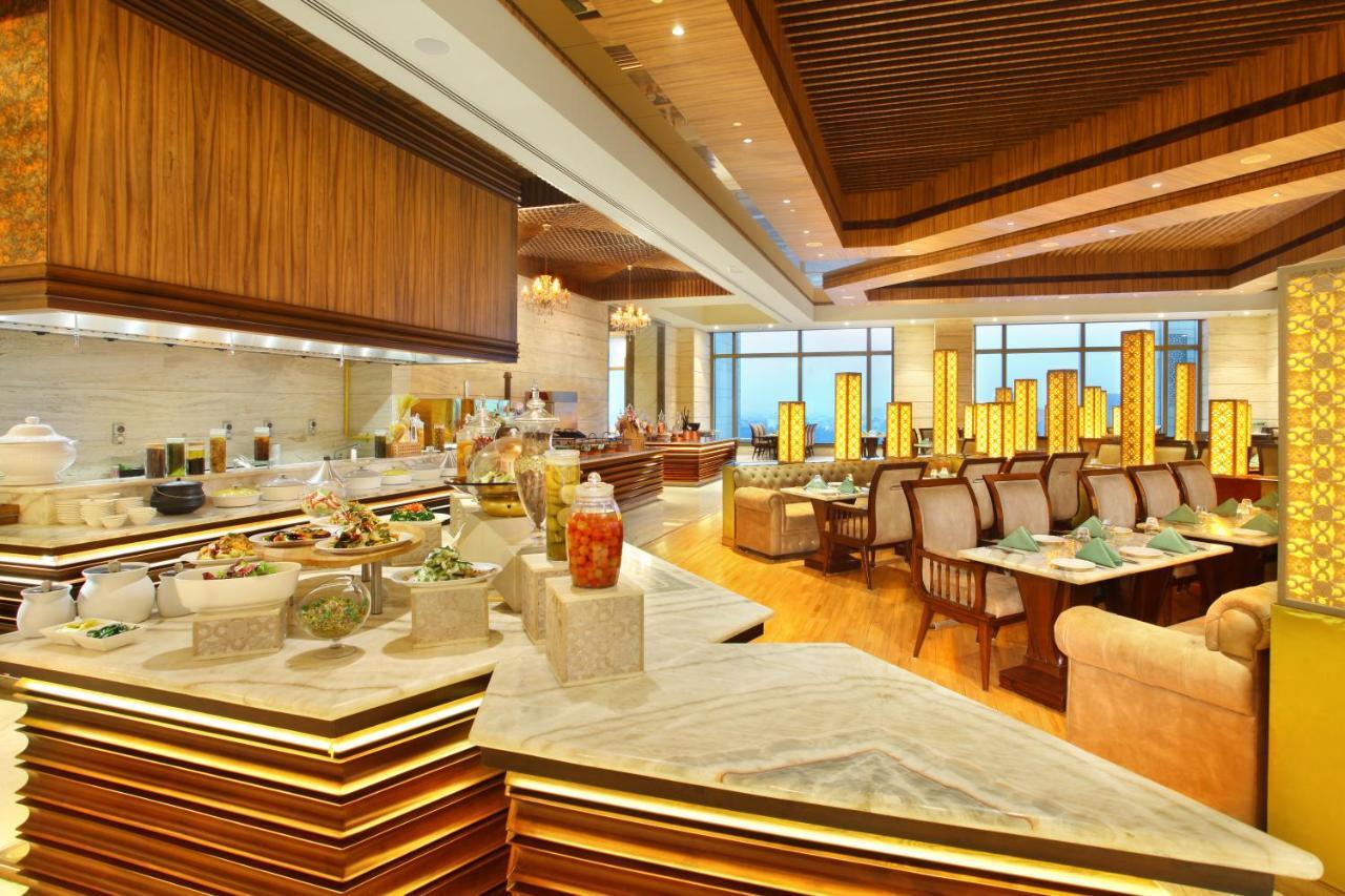 Seven Seas Hotel Delhi  Exteriör bild