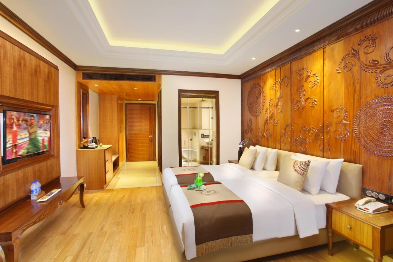 Seven Seas Hotel Delhi  Exteriör bild