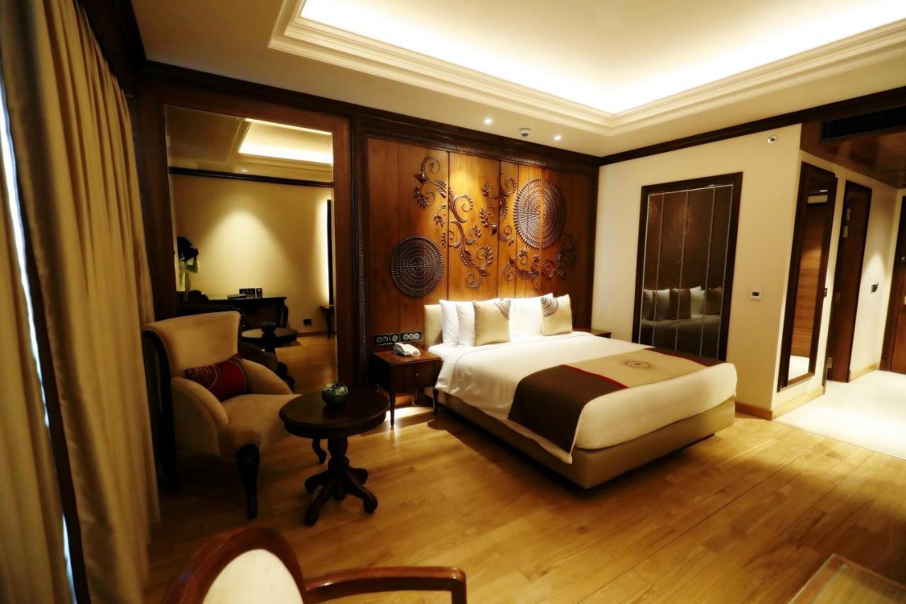 Seven Seas Hotel Delhi  Exteriör bild