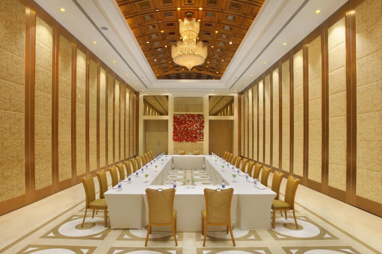 Seven Seas Hotel Delhi  Exteriör bild