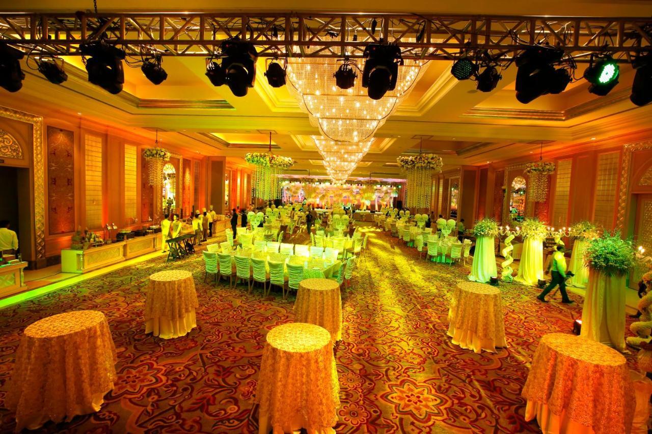 Seven Seas Hotel Delhi  Exteriör bild