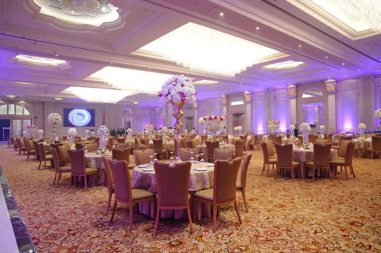 Seven Seas Hotel Delhi  Exteriör bild