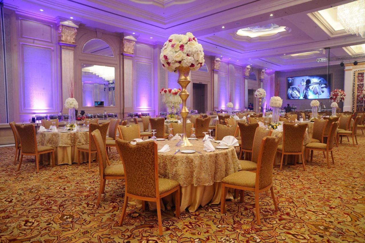 Seven Seas Hotel Delhi  Exteriör bild