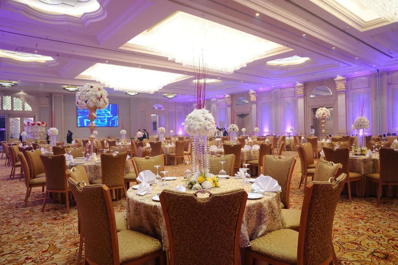 Seven Seas Hotel Delhi  Exteriör bild