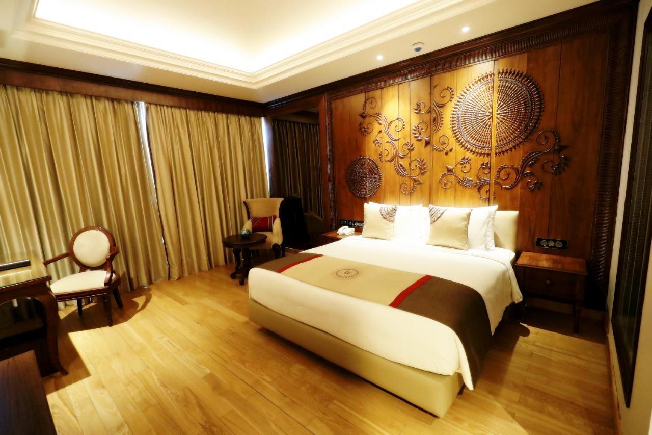 Seven Seas Hotel Delhi  Exteriör bild